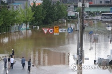 [르포] 만조에 200㎜ 폭우…목포 석현동 일대 침수로 마비