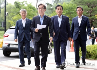 수원지검 항의 방문한 민주당 의원들