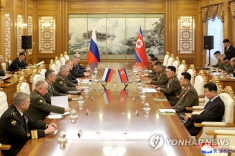 북한 강순남 국방상과 러시아 쇼이구 국방장관 회담
