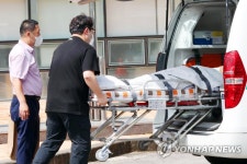 [현장] 어디로 가라구요 요양병원 노사갈등에 환자들 불똥
