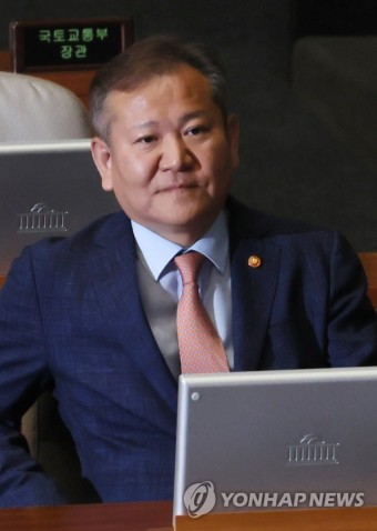 국회 본회의 출석한 이상민 장관