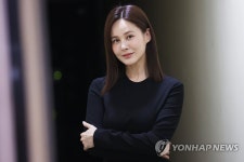 아이비, 연극 도전