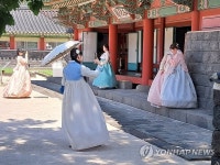 한동안 뜸했던 제주 외국인 관광객 급증…곳곳 활기