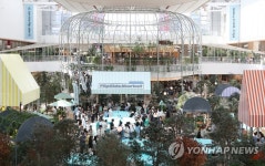 갤럭시 스튜디오 플립 사이드 마켓 더현대 서울점