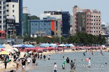 포항 영일대해수욕장에 온 피서객
