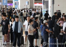 여름 휴가철 맞은 김해공항 여객 회복세…하루 4만명까지