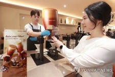 엔제리너스 바리스타가 만드는 신제품 아메리치노