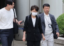 수억 뇌물 혐의 현직 경무관 영장심사