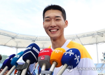 세계선수권 2회 연속 메달 도전 '스마일 점퍼' 우상혁