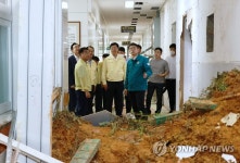 장상윤 교육부차관, 폭우 피해 본 나주 영산고 방문