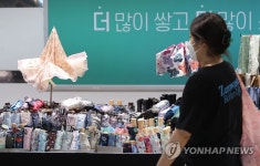 푹푹 찌는 무더위에 양산 인기