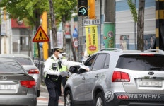 우회전 신호등 시범운영 해보니 부작용도…일부 철거