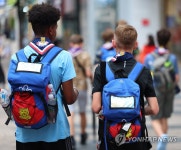 시내 관광하는 영국 스카우트 대원