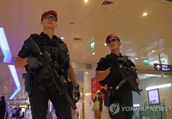 강남역 지하쇼핑센터 순찰하는 경찰특공대