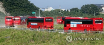 잼버리 대원들 태울  버스들