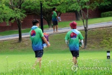 숙소로 이동하는 잼버리 대원들