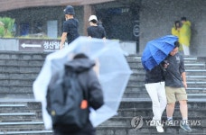 강한 비바람 몰아치는 제주