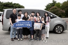 현대차, 여덟 아이 아빠 정기환 기술기사에 미니버스 선물