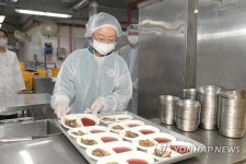 인테그랄퍼니처위탁급식소 | 오유경 처장, 잼버리 할랄·비건 음식 제공 급식소 위생점검