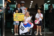 (주) 오성물산 서울지사 | 기념 촬영하는 오성규 지사