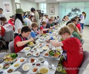 비빔밥 만들어 먹는 잼버리 대원들