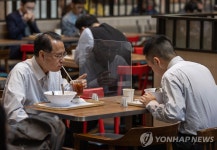 홍콩 요식업계 여름 불경기…중국인 관광객, 소비 신중