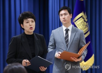 김은혜 홍보수석, 윤 대통령 부친 별세 관련 브리핑