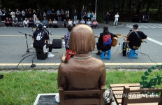 1년 자리지킨 충남대 평화의 소녀상 민주광장으로 이전해야