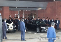 장례식장 떠나는 윤기중 연세대 명예교수 운구 차량