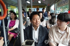 서울동행버스 시승한 오세훈 시장