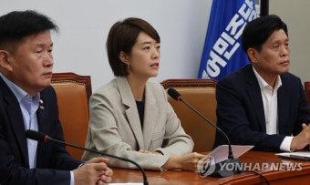 발언하는 고민정 위원장
