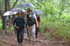 목골산 순찰하는 경찰