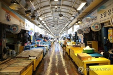 한산한 제주동문수산시장