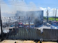 화성 폐기물업체 불…서해안고속도로 일부 통제
