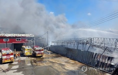 화성 폐기물업체 불…서해안고속도로 일부 통제