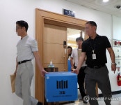 검찰 '정치자금 의혹' 창원시청 압수수색…홍 시장 