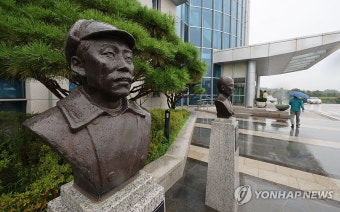정부, 국방부 앞 홍범도 흉상도 이전 검토…
