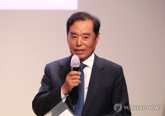 국민의힘 연찬회에서 특강하는 김병준