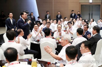 국민의힘 연찬회에서 발언하는 윤석열 대통령