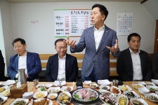 인사말 하는 김기현 대표