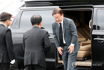 대전현충원 찾은 이재명 대표