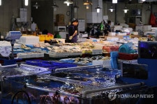 한산한 수산물 도매시장