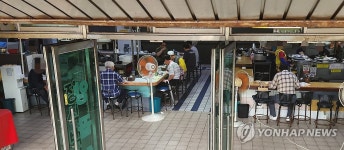 점심 시간 맞은 부산 신동아 시장