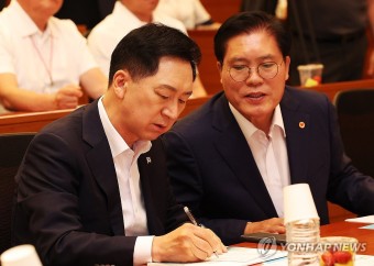 송석준 경기도당위원장과 대화하는 김기현 대표