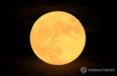 제주 하늘에 뜬 블루문