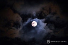 구름이 그린 달빛