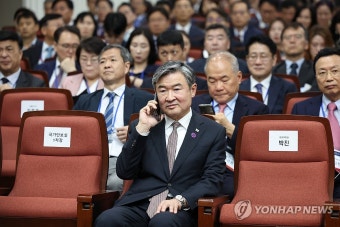 전화통화하는 조태용 국가안보실장