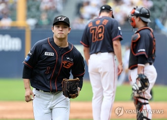 한화 문동주, 아쉬운 시즌 마무리…4⅓이닝 11피안타 3실점(종합)