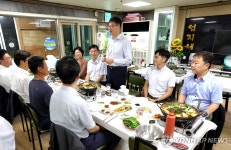 복지부 1차관, 소비 독려 위해 수산물시장 방문