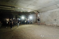 을지로입구역 장난감창고방 작은문 열자 거대 비밀공간